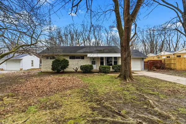 3485 Hammerberg RD, Flint Charter Township, MI 48507