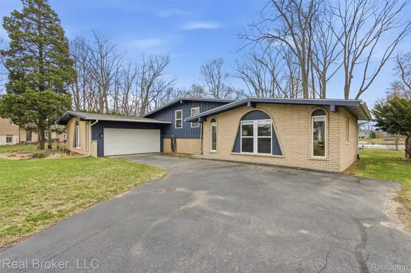 7514 Capri DR, White Lake Charter Township, MI 48383