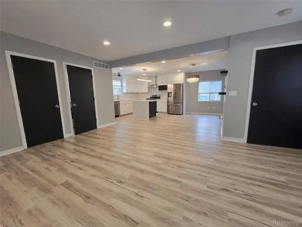 1277 E LINCOLN ST, Birmingham, MI 48009