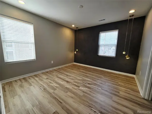 1277 E LINCOLN ST, Birmingham, MI 48009