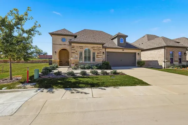 912 Hacienda Drive, Mansfield, TX 76063