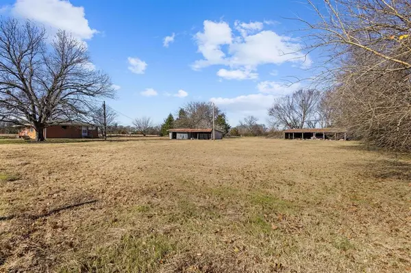 3467 E Fm 120, Denison, TX 75021