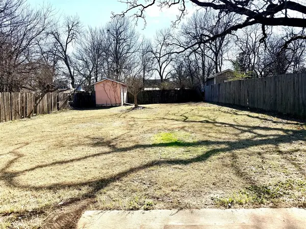 1954 E Booth Street, Paris, TX 75460