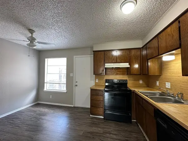 3801-3807 Coates Circle #3805, Benbrook, TX 76116