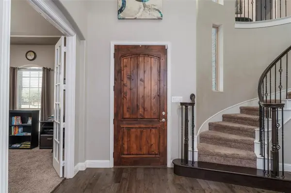 704 Elm Creek Circle, Mansfield, TX 76063