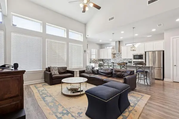 2000 Crescent Street, Fort Worth, TX 76008