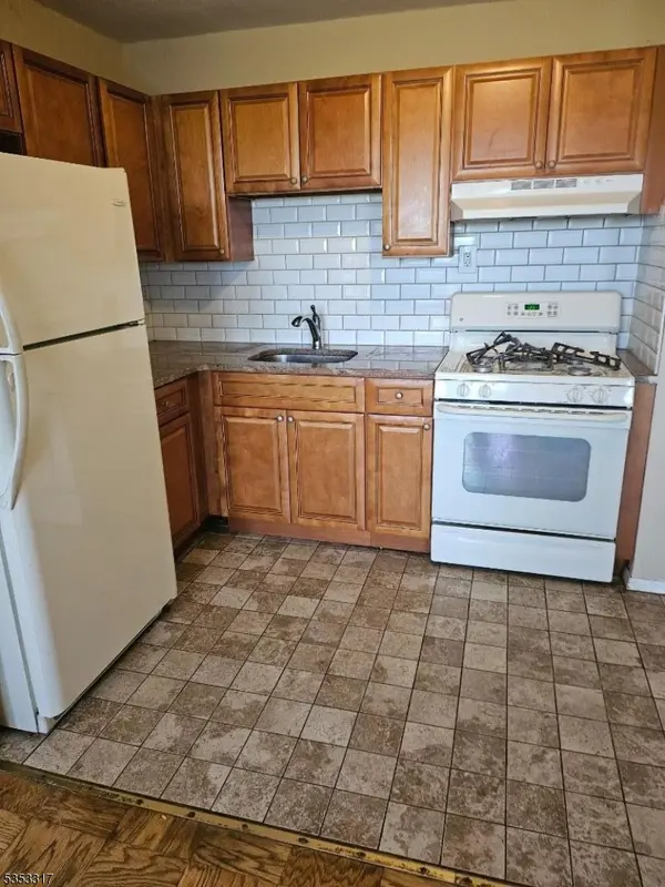 39 E 39Th St #8G, Paterson City, NJ 07514