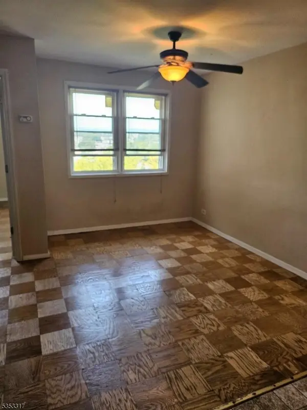 39 E 39Th St #8G, Paterson City, NJ 07514