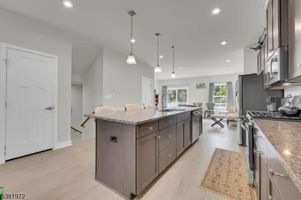 20 Peckwell St, Mount Olive Twp., NJ 07828