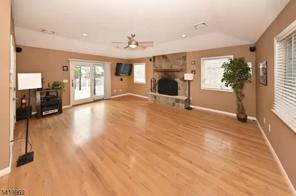 217 Sweetbriar Pl, Paramus Boro, NJ 07652