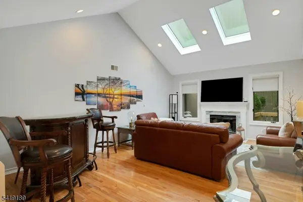 1 Sherwood Dr, Mountain Lakes Boro, NJ 07046