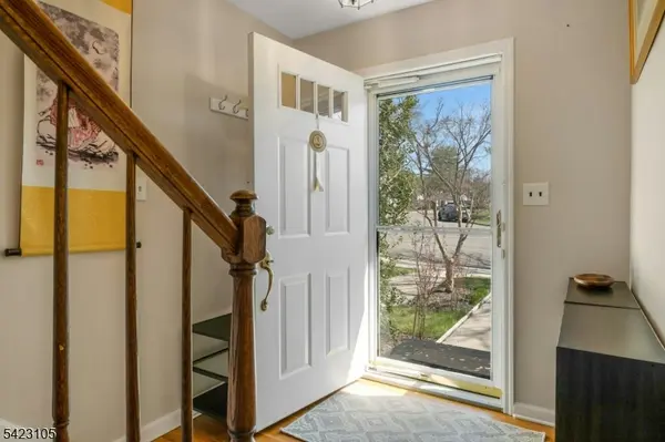 14 Pembroke Dr, Mendham Boro, NJ 07945