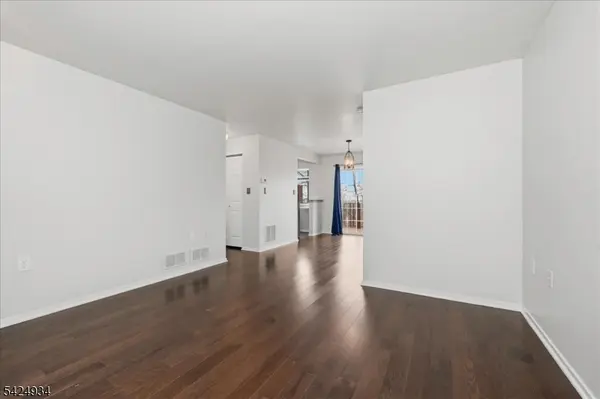 5 Ajax Ct, Allamuchy Twp., NJ 07840