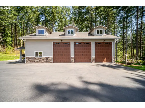 411 Five Peaks DR, Kalama, WA 98625