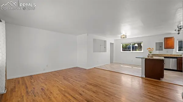 1523 Saratoga DR, Colorado Springs, CO 80910