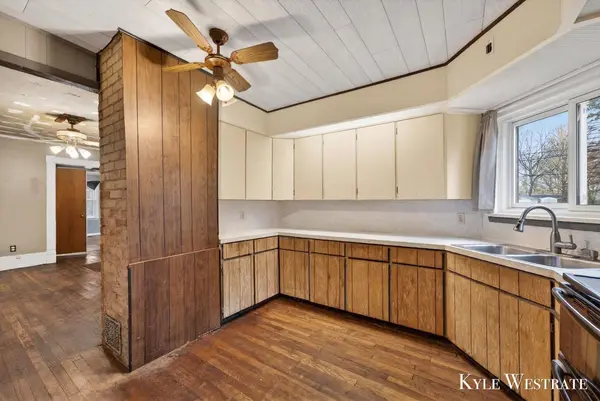 123 W Main ST SE, Caledonia Vlg, MI 49316