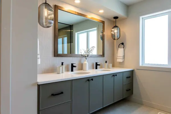 680 Devonia RD W, Lethbridge, AB T1J 5W3