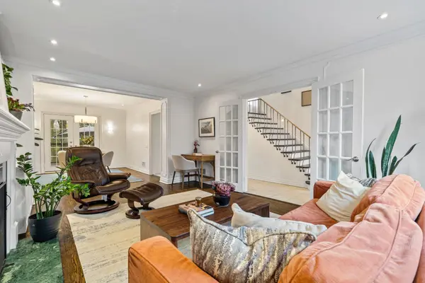 180 Moore AVE, Toronto C09, ON M4T 1V8