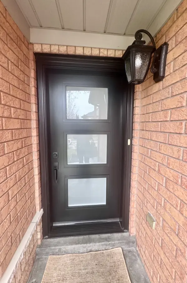 3 Underwood DR, Whitby, ON L1M 1H8