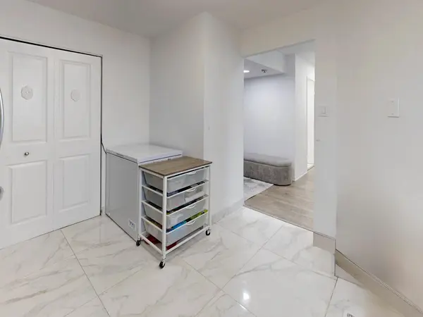 120 Promenade CIR #406, Vaughan, ON L4J 7W9