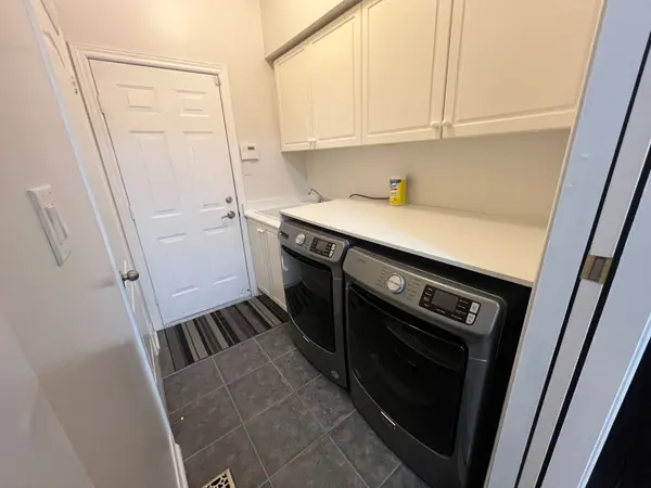 100 Colesbrook RD, Richmond Hill, ON L4S 2G3