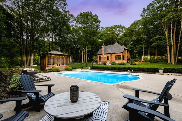 18 Mills CIR, Springwater, ON L0L 1X0