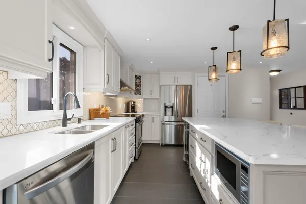 13 Coles ST, Barrie, ON L4N 5W8