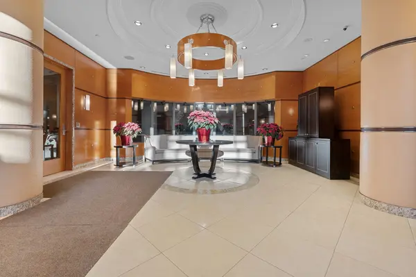 35 Viking LN #436, Toronto W08, ON M9B 0A2