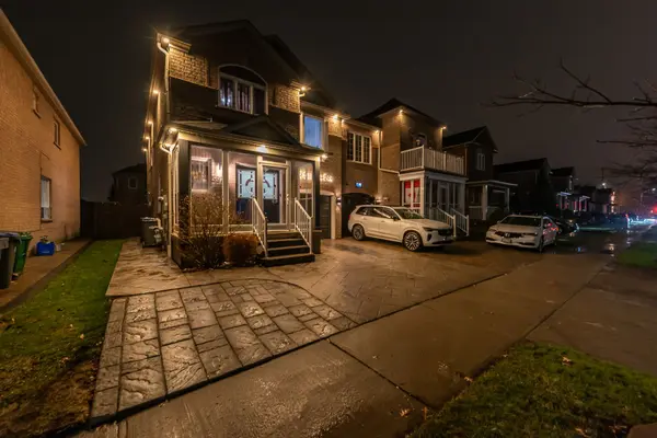 5922 Delle Donne DR, Mississauga, ON L5M 7A3