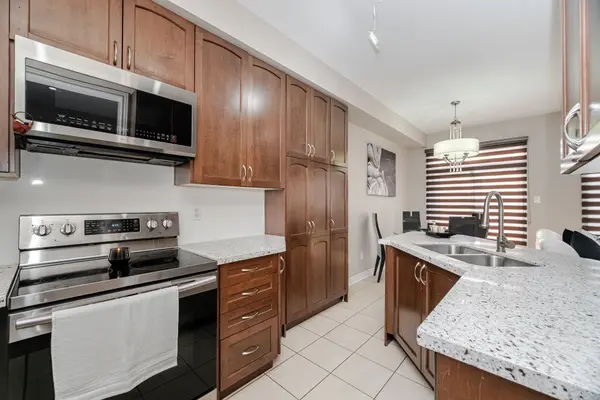 11 Seedland CRES N, Brampton, ON L6R 0Z6