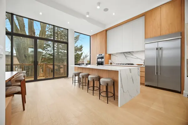 287 Valermo DR, Toronto W06, ON M8W 2L2