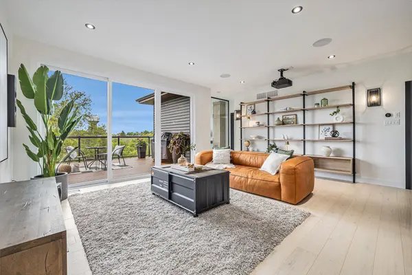 1056 Notre Dame ST, Russell, ON K0A 1W0