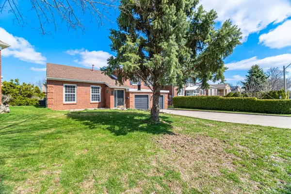 38 Leclaire ST, Hamilton, ON L9C 5X3