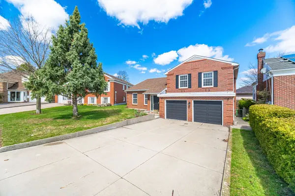 38 Leclaire ST, Hamilton, ON L9C 5X3