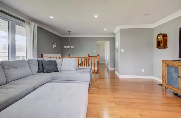 4 Ronald RD, Cambridge, ON N1S 4N1