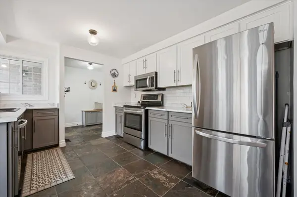 106 WOODLAWN RD E #3, Guelph, ON N1E 1B7