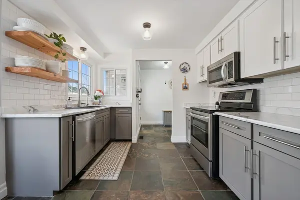 106 WOODLAWN RD E #3, Guelph, ON N1E 1B7