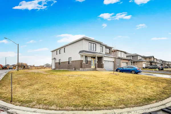 737 Gamble DR, Russell, ON K4R 0G5