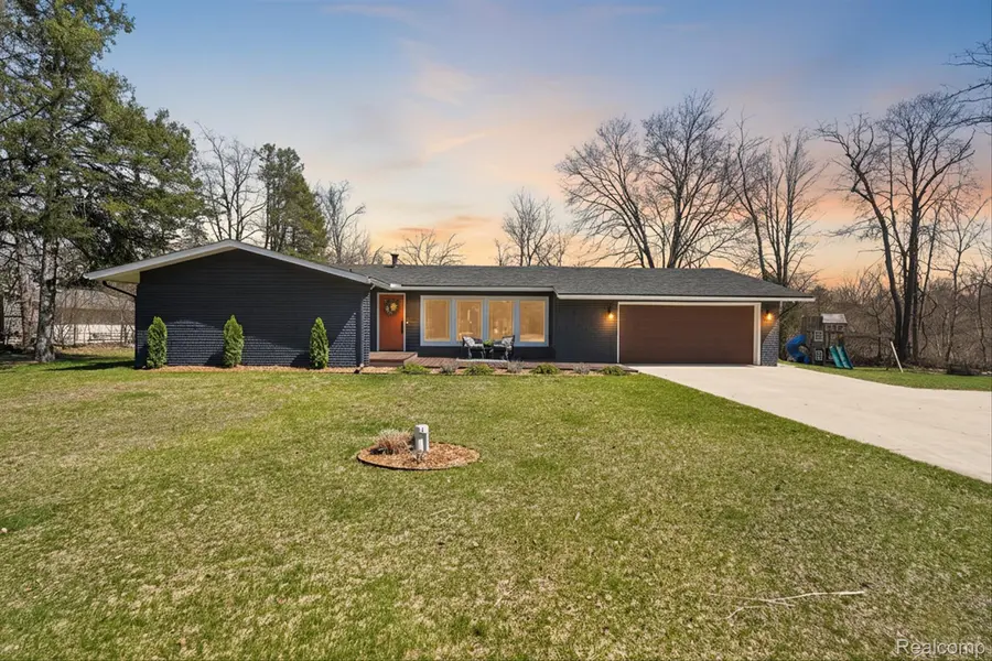 871 Windemere DR, Brighton Township, MI 48114