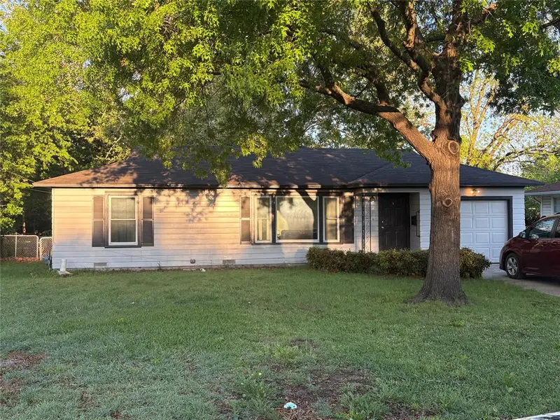1109 N Howeth Street, Gainesville, TX 76240