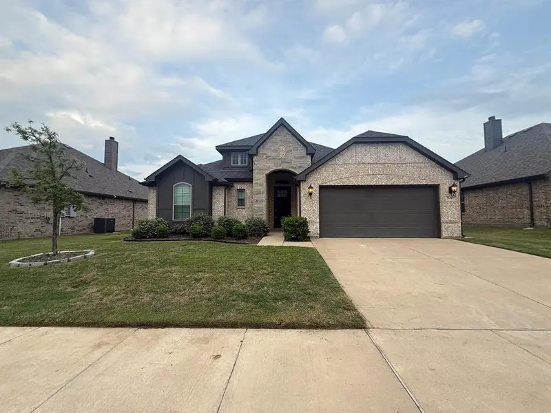 541 Molly Lane, Keene, TX 76059