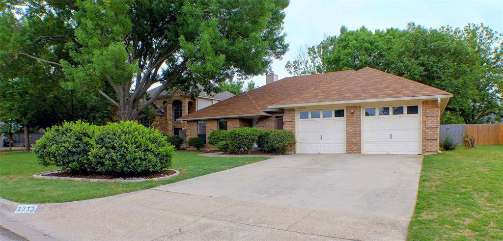 1312 Concho Drive, Benbrook, TX 76126