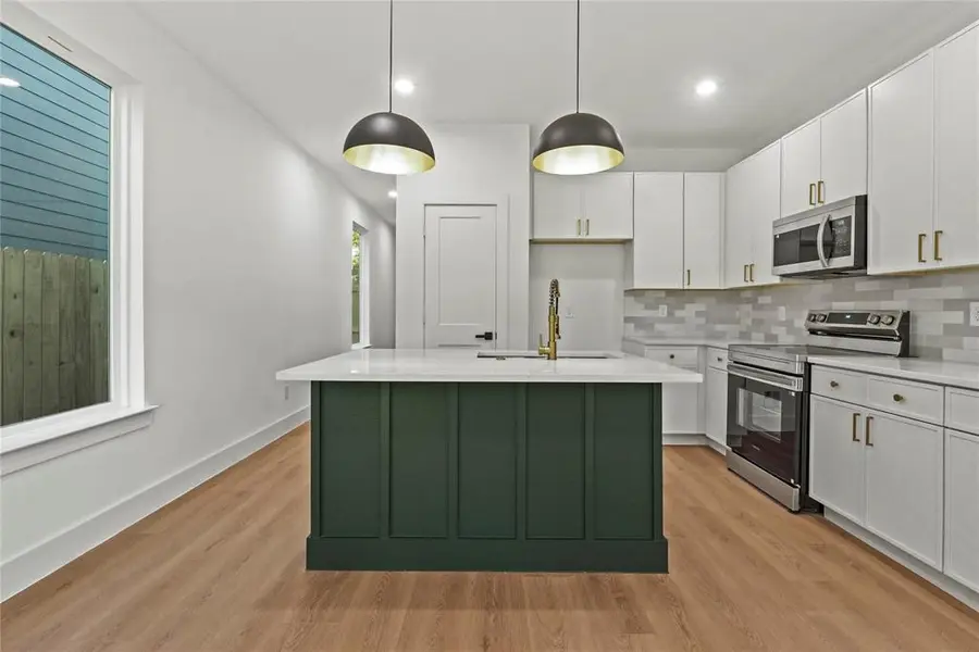 2521 Bethurum Avenue, Dallas, TX 75215