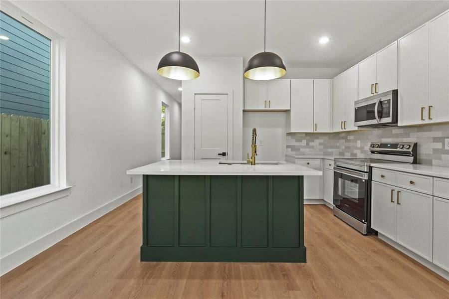 2521 Bethurum Avenue, Dallas, TX 75215