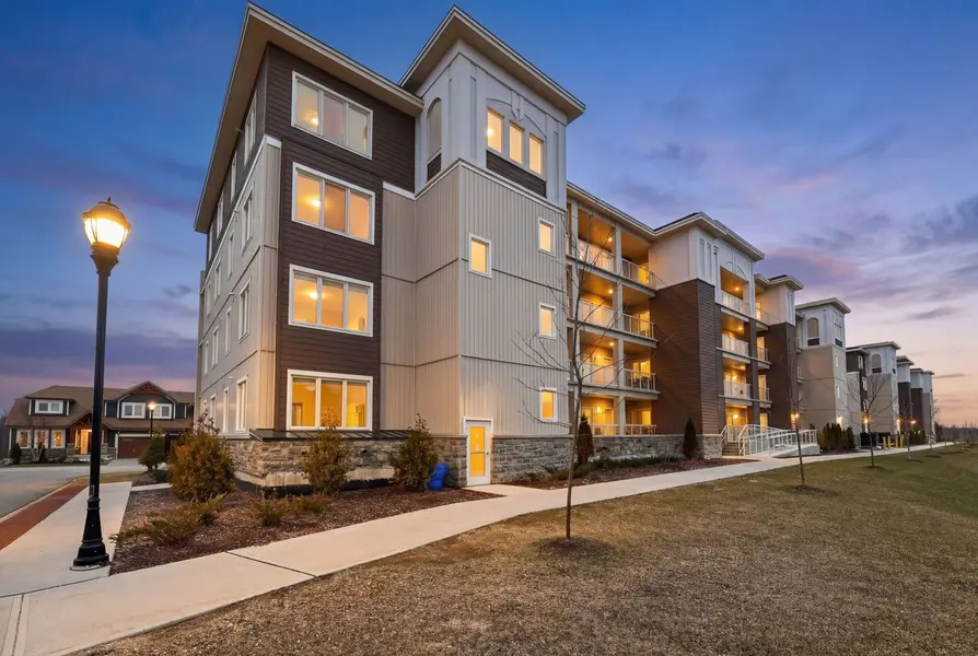 17 Spooner CRES #108, Collingwood, ON L9Y 1T3