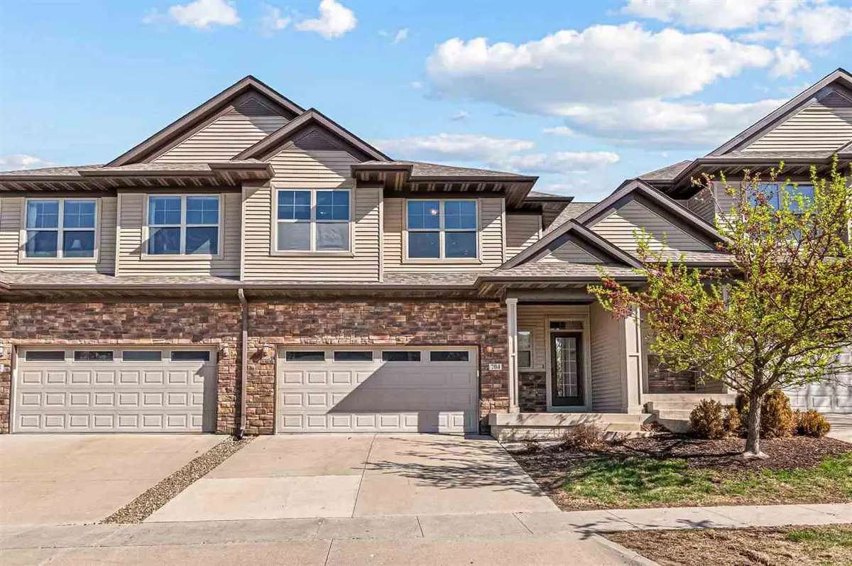 704 Mission Point Rd, Iowa City, IA 52245