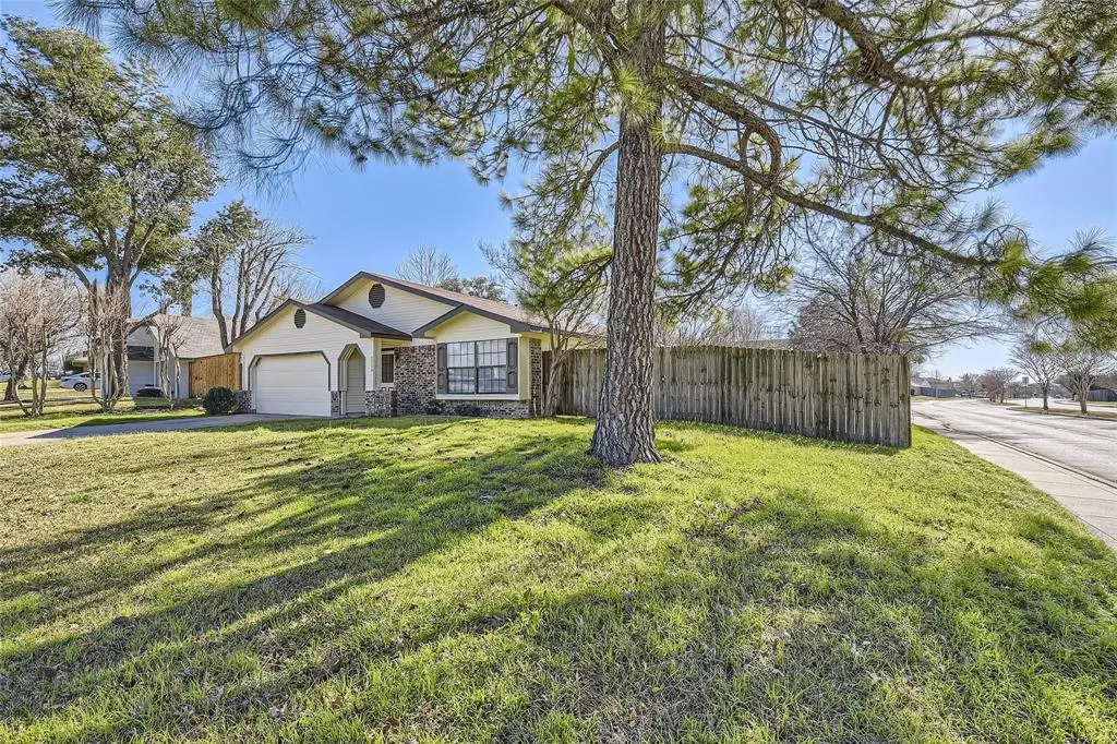2200 Sequoia Lane, Bedford, TX 76021