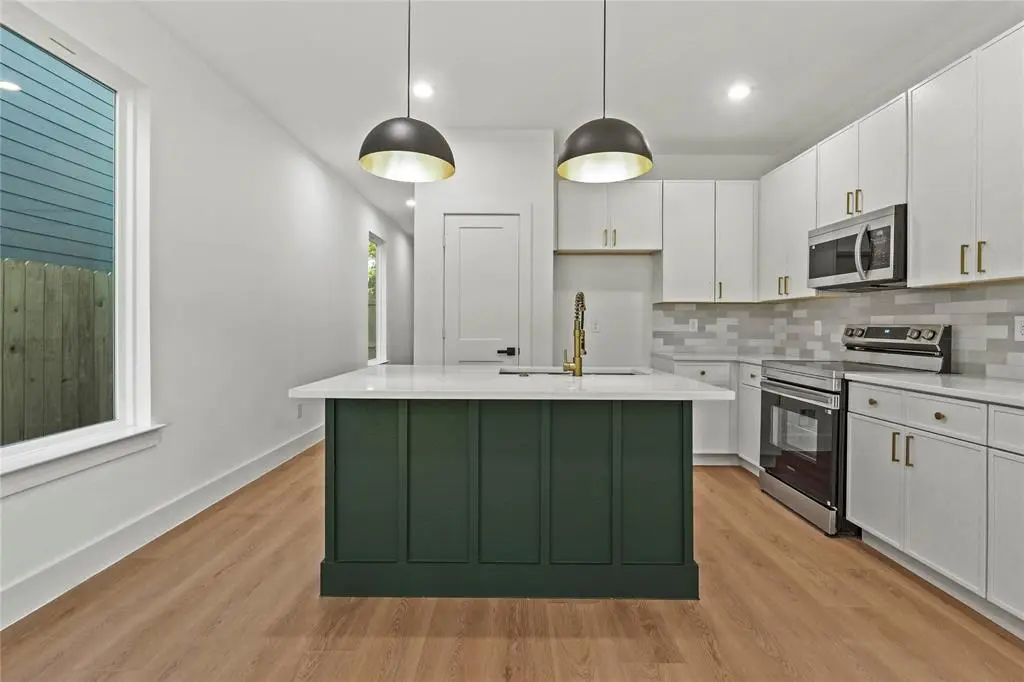 2521 Bethurum Avenue, Dallas, TX 75215