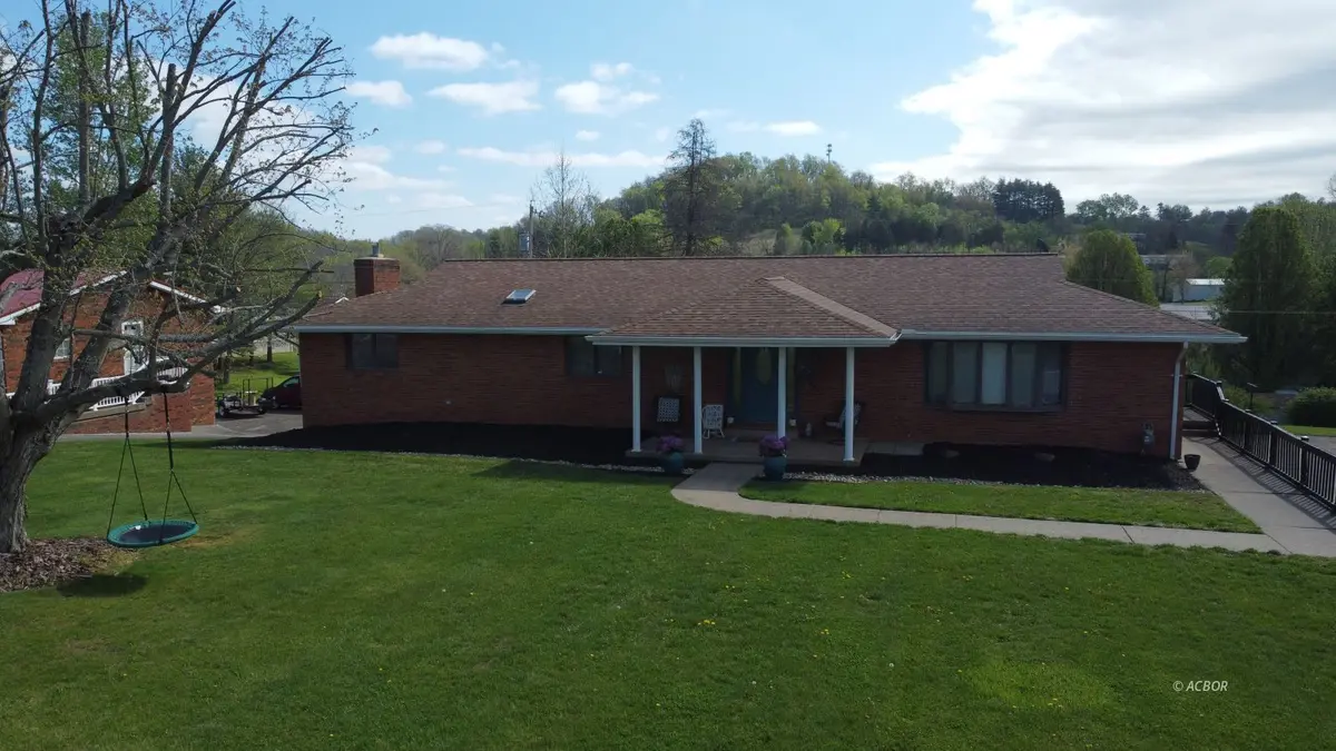 493 Debbie Dr, Gallipolis, OH 45631