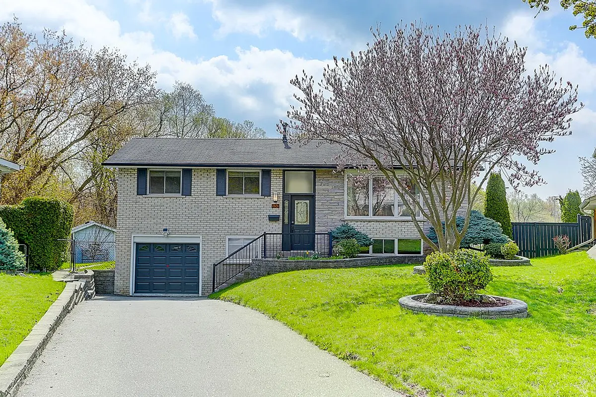 853 Capri CT, Oshawa, ON L1H 1S2